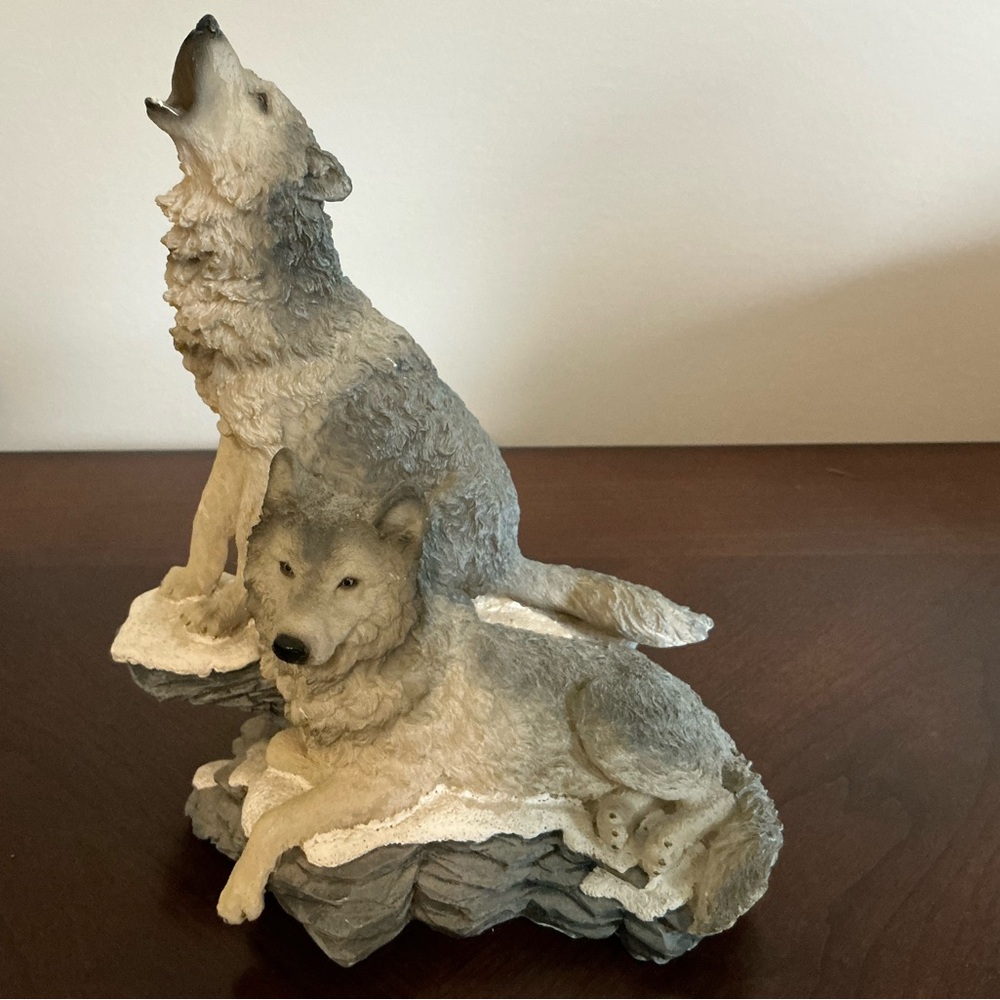 Home Interiors “Howling at the Moon” Wolf Pair Figurine Statue